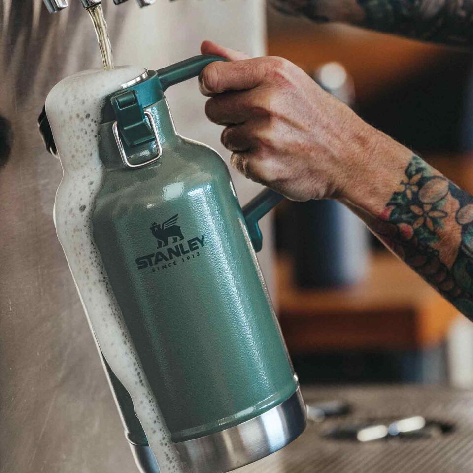 Stanley Classic Easy-Pour Growler Termos 1,9 lt Yeşil